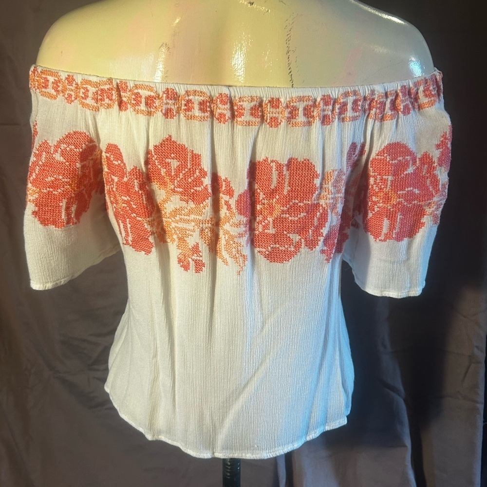 Izzy & Lola Off-Shoulder White and Peach Crochet Blouse - Picture 2 of 5